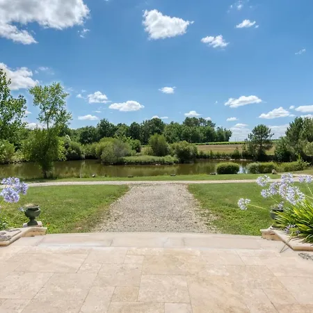 Chateau La Poste Petit-Palais-et-Cornemps