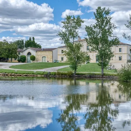 Chateau La Poste * Petit-Palais-et-Cornemps