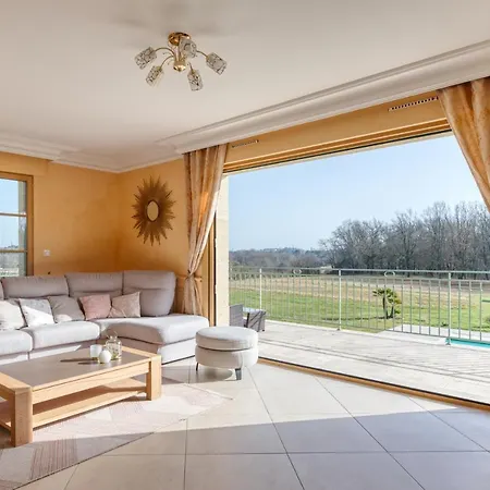 Chateau La Poste * Petit-Palais-et-Cornemps