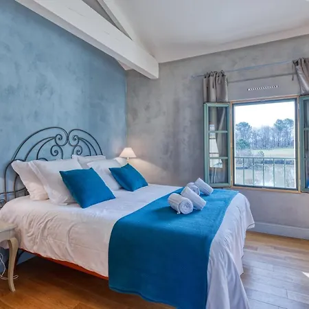 Chateau La Poste Petit-Palais-et-Cornemps