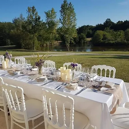 펜션 Chateau La Poste Petit-Palais-et-Cornemps