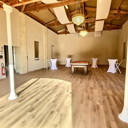 Chateau La Poste * Petit-Palais-et-Cornemps