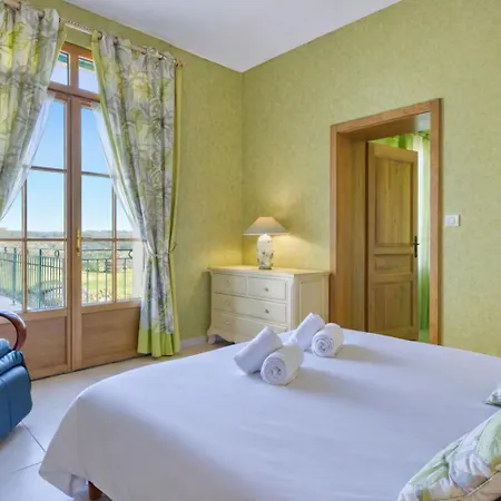 Chateau La Poste Holiday home Petit-Palais-et-Cornemps