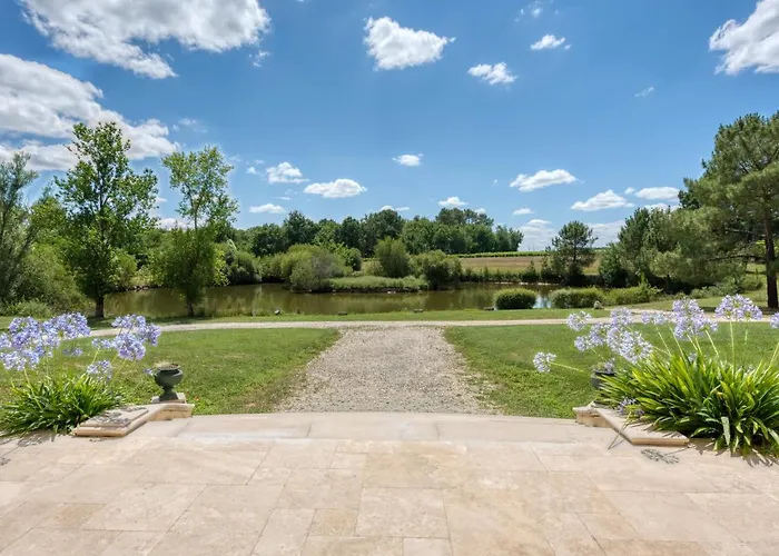 Chateau La Poste Petit-Palais-et-Cornemps