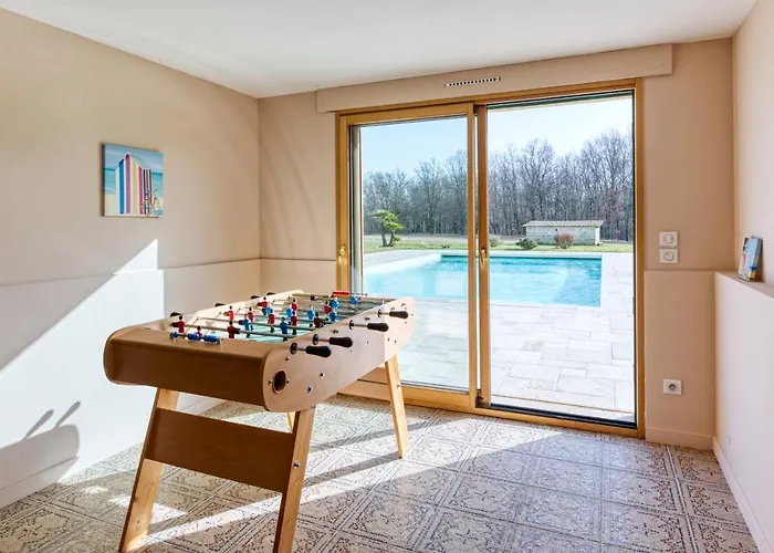 Chateau La Poste * Petit-Palais-et-Cornemps