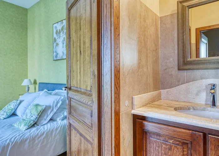 Chateau La Poste * Petit-Palais-et-Cornemps