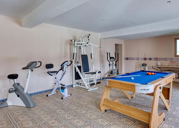 Chateau La Poste * Petit-Palais-et-Cornemps