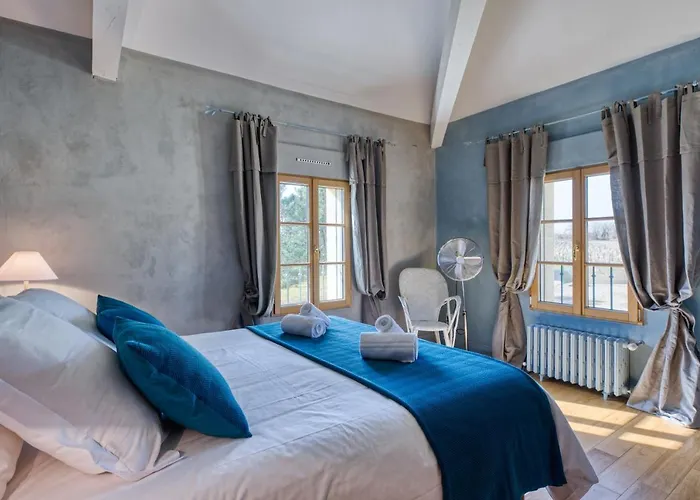 Chateau La Poste * Petit-Palais-et-Cornemps