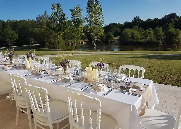 بيت للعطل Chateau La Poste Petit-Palais-et-Cornemps